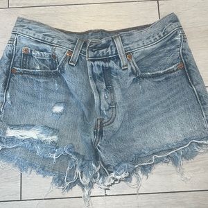 VINTAGE LEVI DEMIN SHORTS
